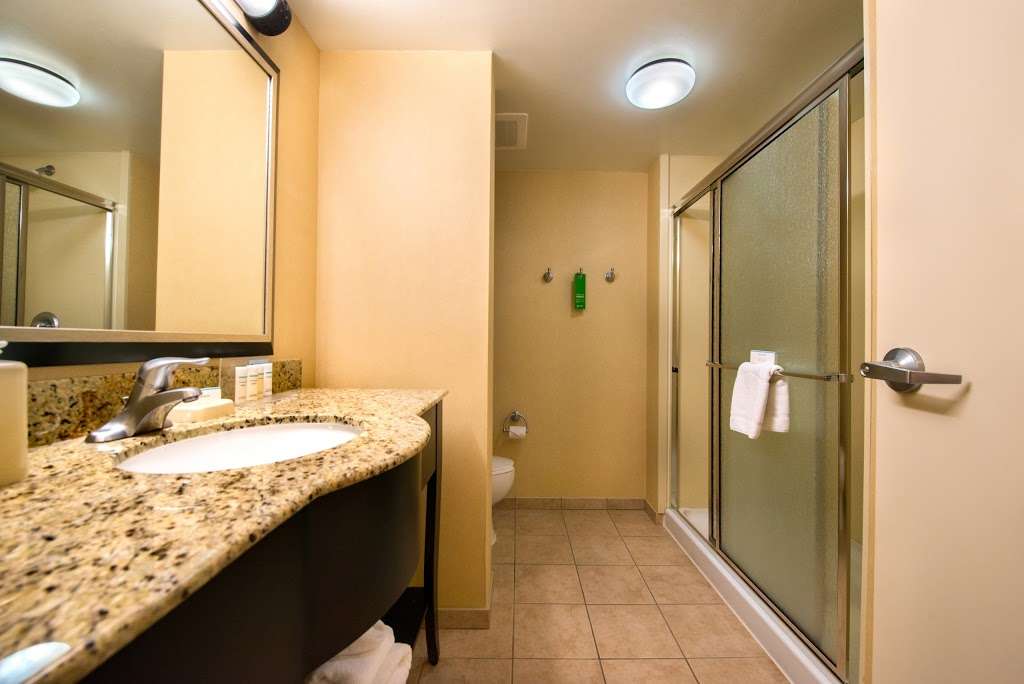 Hampton Inn & Suites National Harbor/Alexandria Area | 250 Waterfront St, Oxon Hill, MD 20745 | Phone: (301) 567-3531