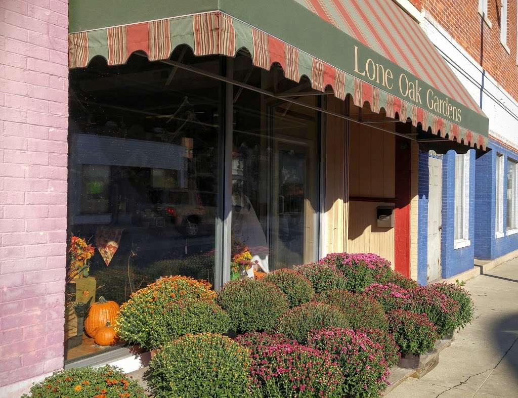 Lone Oak Gardens | 120 S Main St, Fairmount, IN 46928, USA | Phone: (765) 948-4267