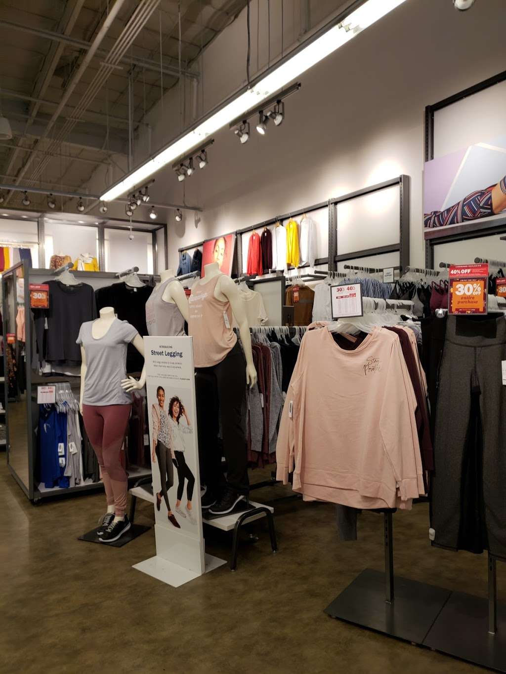 Old Navy | 7872 Van Nuys Blvd a, Panorama City, CA 91402, USA | Phone: (818) 285-0371