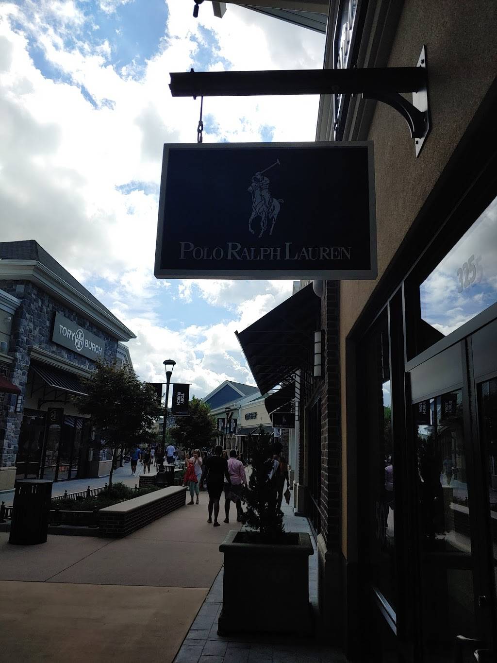 Polo Ralph Lauren Factory Store | 1600 Premium Outlets Blvd Suite 325, Norfolk, VA 23502, USA | Phone: (757) 292-4364