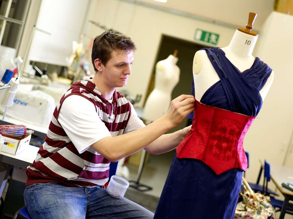 University of Hertfordshire - Fashion | Mercer Building, College Ln, Hatfield AL10 9AB, UK | Phone: 01707 284800