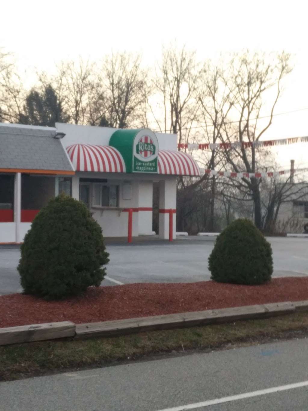 Ritas Italian Ice & Frozen Custard | 411 Schuylkill Rd, Phoenixville, PA 19460, USA | Phone: (610) 933-7742