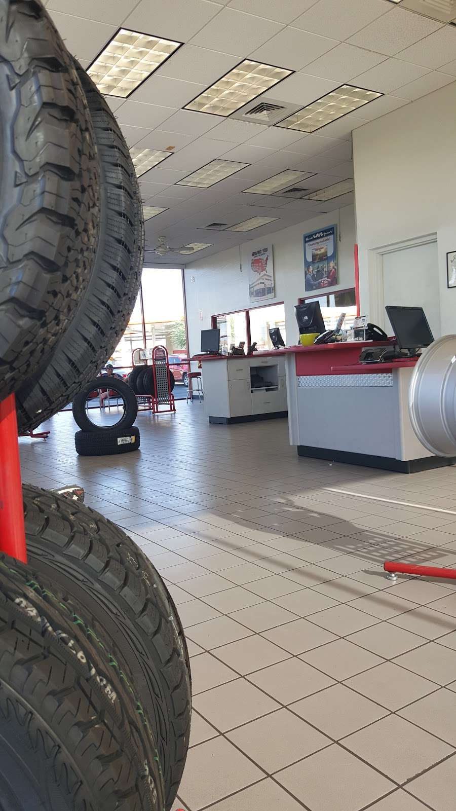 Discount Tire | 407 W Bell Rd, Phoenix, AZ 85023, USA | Phone: (602) 942-9603