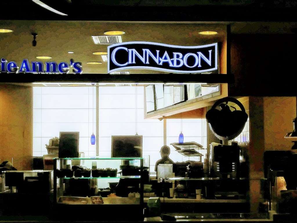 Cinnabon | IAH - Bush Intercontinental Airport 3950 S Terminal Road #32 Terminal E, Houston, TX 77032, USA | Phone: (281) 209-1600