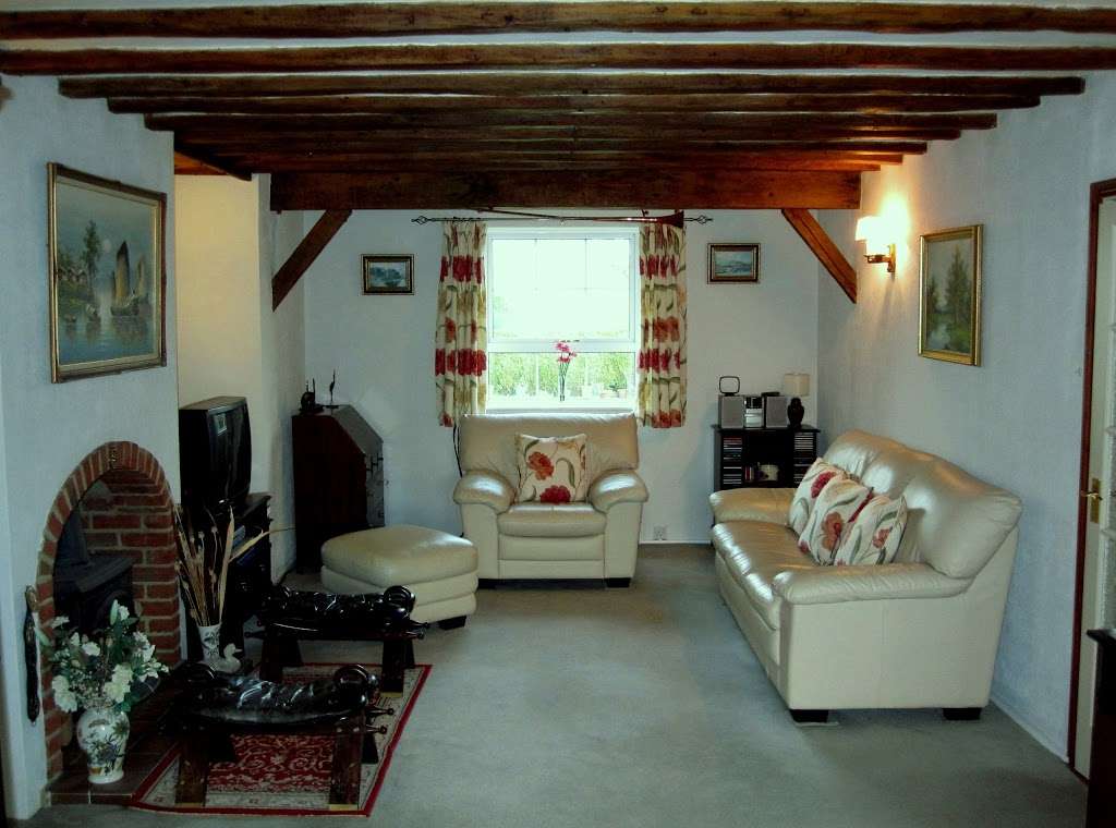 Yew Tree Barn B&B, Sevenoaks | Long Mill Ln, Sevenoaks TN15 8QB, UK | Phone: 01732 780461