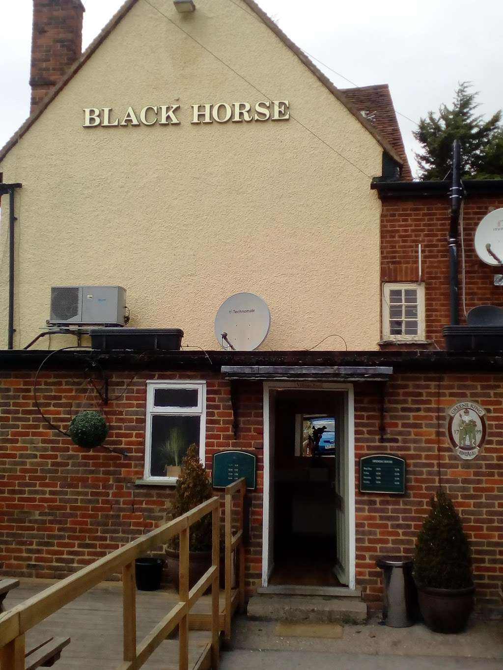 Black Horse South Mimms | 65 Blackhorse Ln, South Mimms, Potters Bar EN6 3PS, UK | Phone: 01707 600101