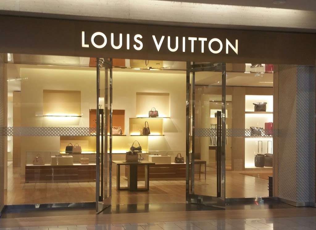 Louis Vuitton Chicago Northbrook | 1188 Northbrook Ct 1st Floor, Northbrook, IL 60062 | Phone: (847) 714-1004