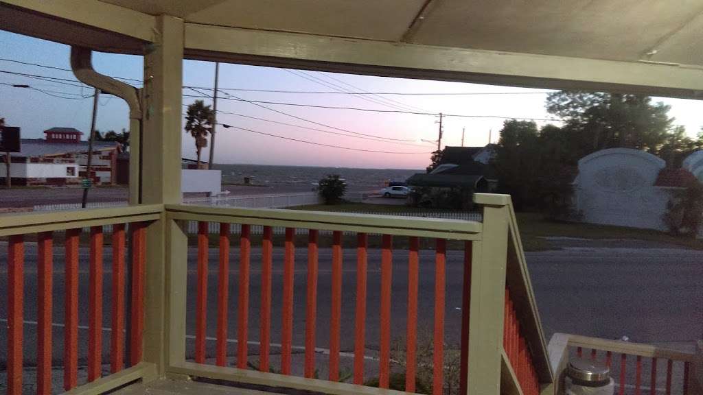 Galveston Bay Inn | 4600 W Bayshore Dr, Bacliff, TX 77518, USA | Phone: (281) 559-1915