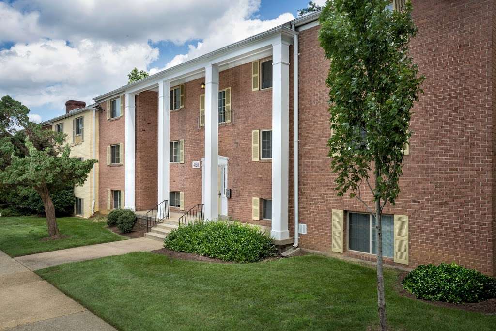 Whitehall Square Apartments | 4110 Suitland Rd, Suitland, MD 20746, USA | Phone: (301) 456-1199