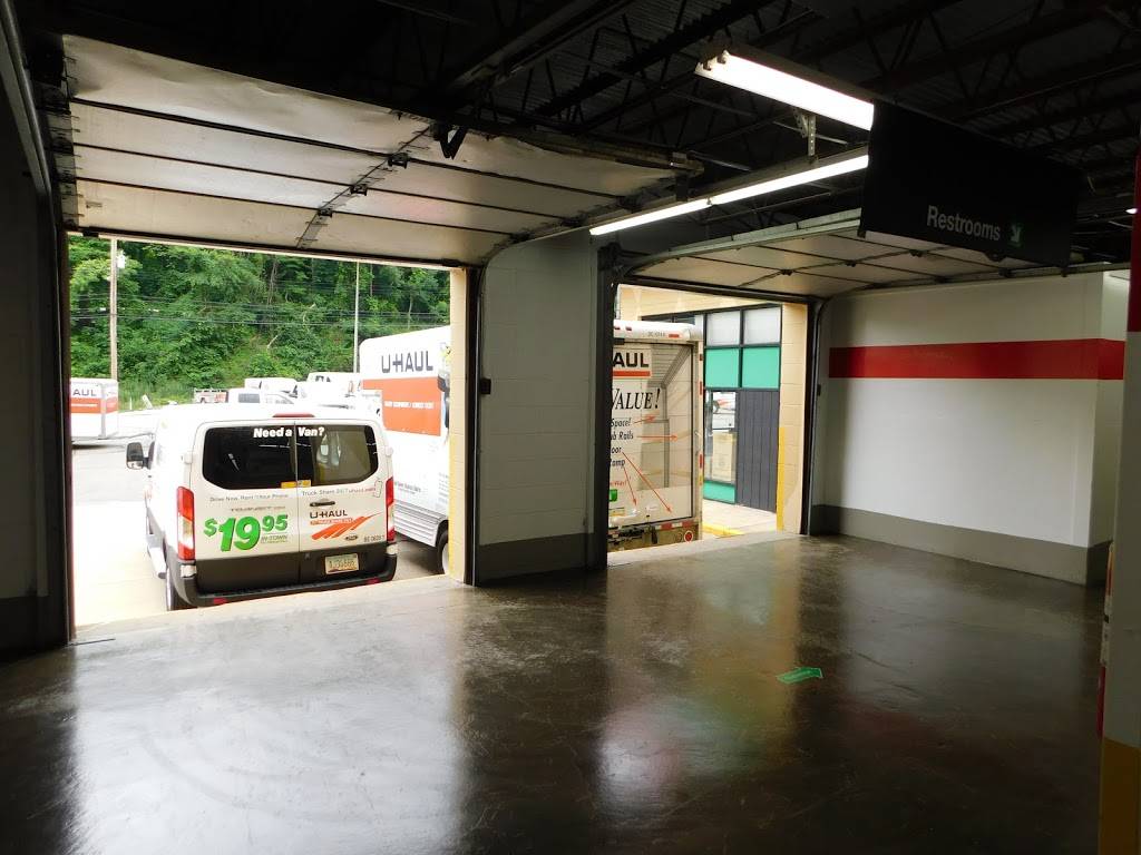 U-Haul Moving & Storage at Airport | 5356 University Blvd, Moon Twp, PA 15108, USA | Phone: (412) 262-4881