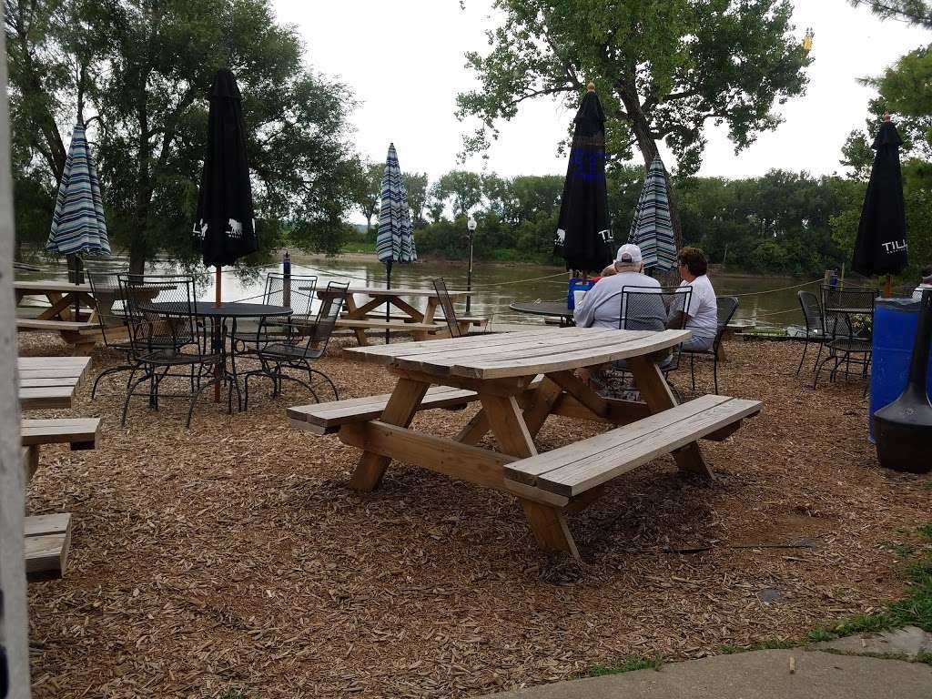 The River Shack Grill | 102 E Atchison St, Atchison, KS 66002, USA | Phone: (913) 370-8016