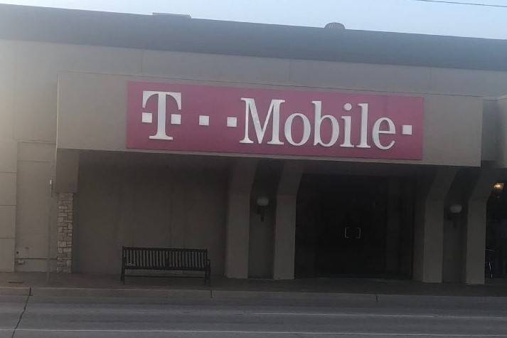 T-Mobile | 4800 E Douglas Ave, Wichita, KS 67208, USA | Phone: (316) 440-9565