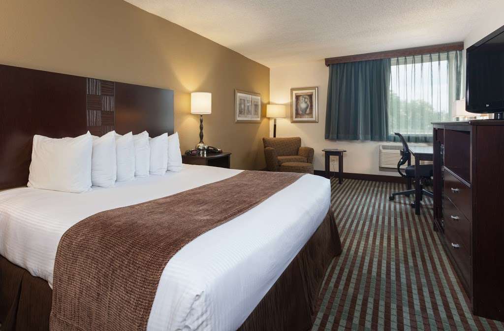 Best Western Plus Seville Plaza Hotel | 4309 Main St, Kansas City, MO 64111 | Phone: (816) 561-9600