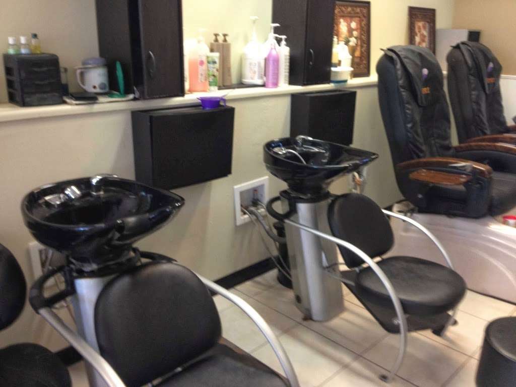 Signature Cuts | 2120 Saxon Blvd #205, Deltona, FL 32725 | Phone: (386) 228-0005