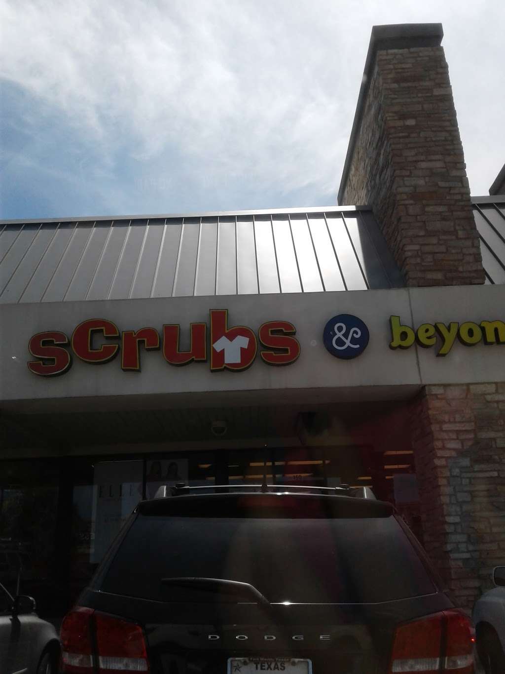 Scrubs & Beyond | 6464 E NW Hwy, Dallas, TX 75214, USA | Phone: (469) 232-9993