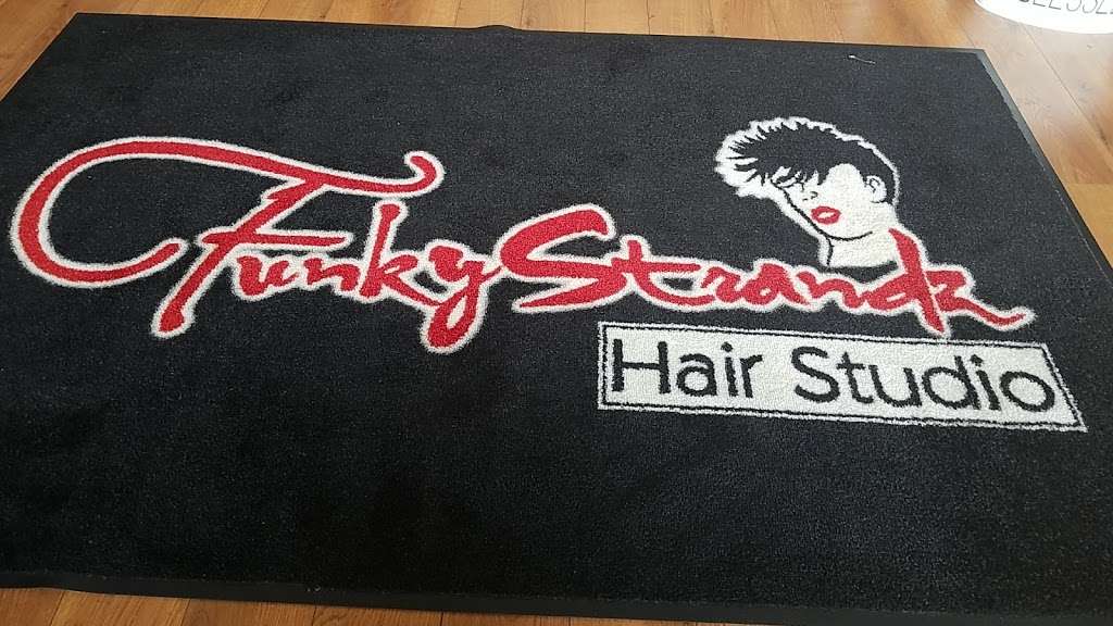 Funky Strandz Hair Studio | 4860 183rd St, Country Club Hills, IL 60478, USA | Phone: (708) 957-2647