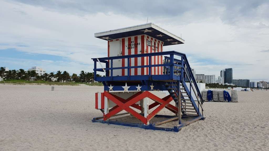 US flag Lifeguard tower | Miami Beach, FL 33139, USA