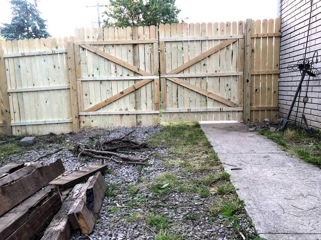 Family Fence & Supply, LLC | 15615 E 10 Mile Rd, Eastpointe, MI 48021, USA | Phone: (586) 298-6669