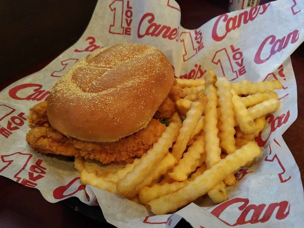 Raising Canes Chicken Fingers | 110 N Stephanie St, Henderson, NV 89074, USA | Phone: (702) 971-2388