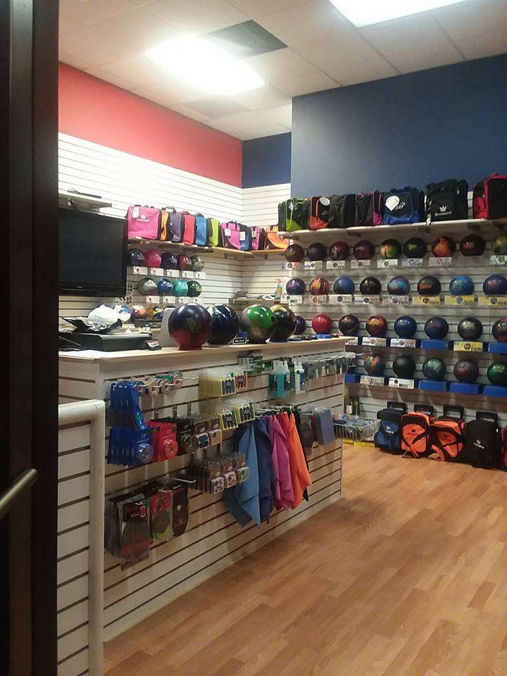 BowlersMart Johnsburg Pro Shop Inside Raymonds Bowl | 3960 N Johnsburg Rd, Johnsburg, IL 60051, USA | Phone: (815) 385-1475