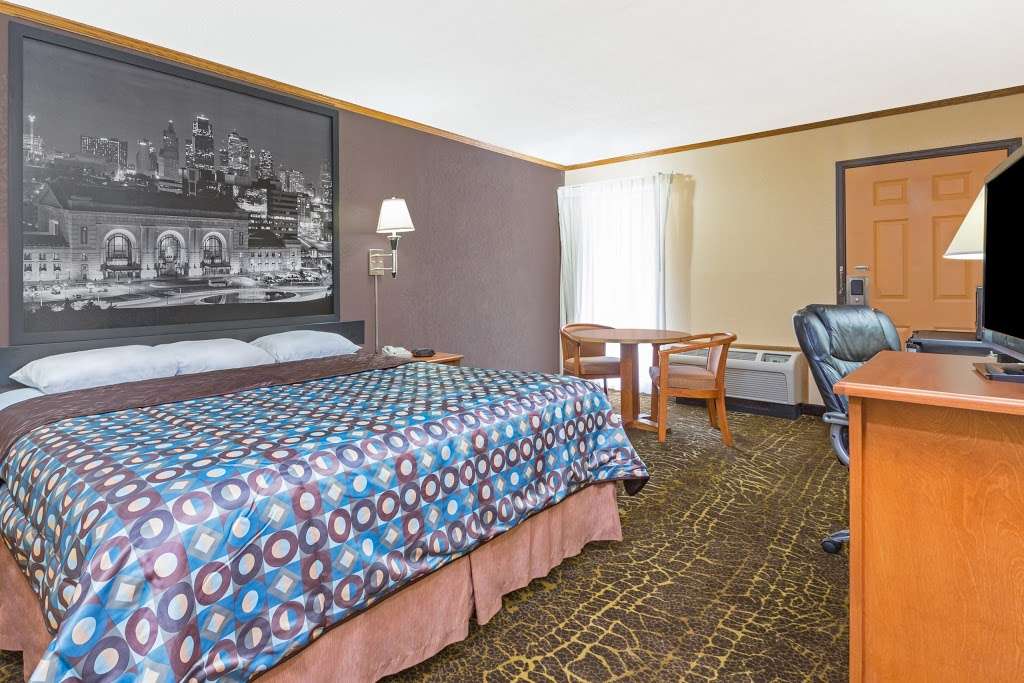 Super 8 by Wyndham Kansas City Airport | 11900 NW Plaza Cir, Kansas City, MO 64153, USA | Phone: (816) 464-2002