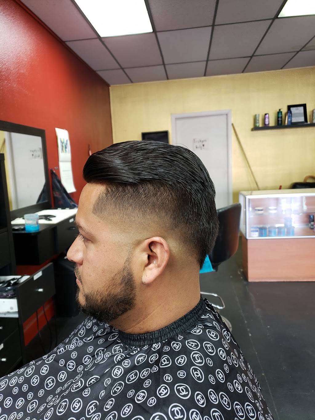 Royal barber shop | 365 Iowa Ave, Riverside, CA 92507, USA | Phone: (760) 844-9296