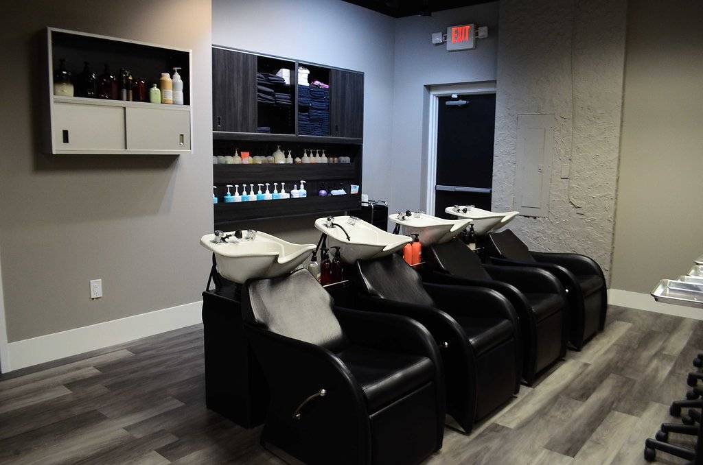 Salon Elite | 2110 Eagle Creek Ln #550, Woodbury, MN 55129, USA | Phone: (651) 739-3773