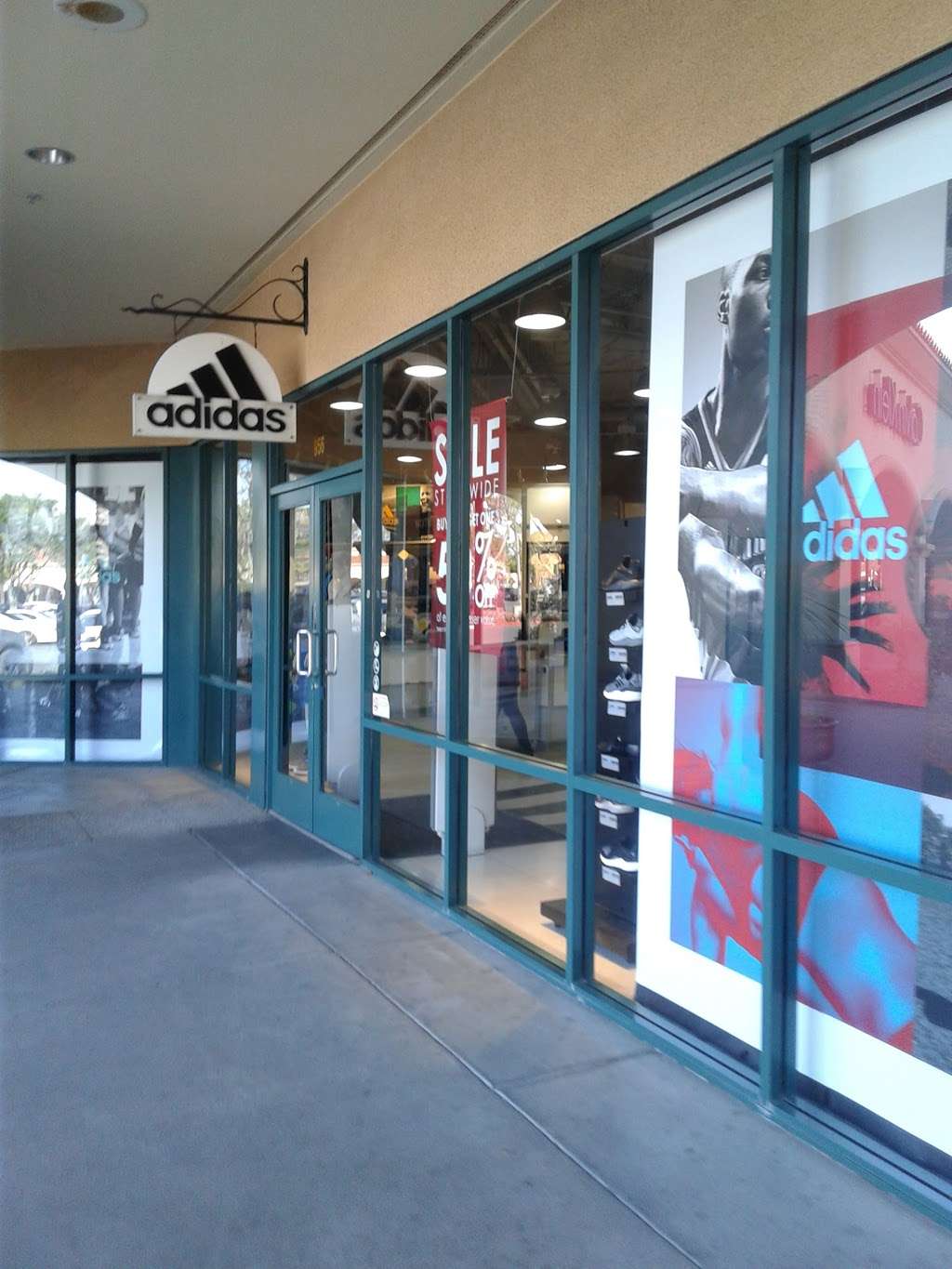 adidas Outlet | 950 Camarillo Center Dr Suite 956, Camarillo, CA 93010, USA | Phone: (805) 482-3475