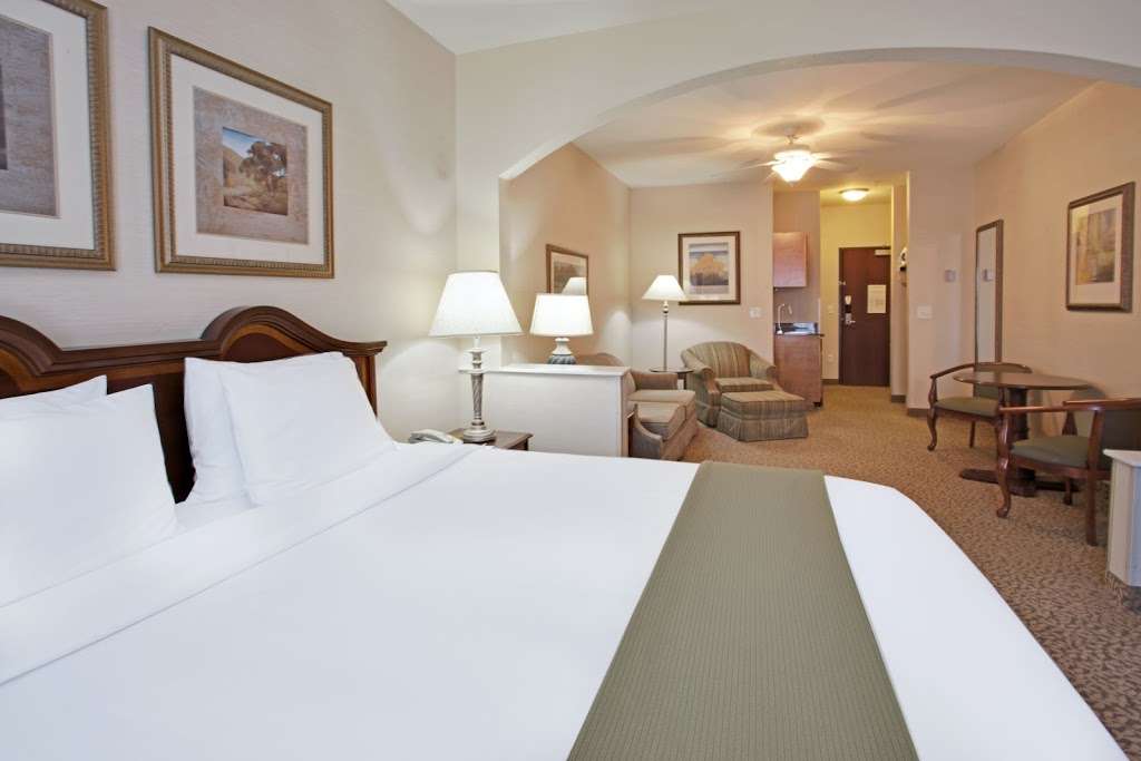 Holiday Inn Express & Suites Conroe I-45 North | 2240 Stoneside Rd, Conroe, TX 77303, USA | Phone: (936) 788-5200