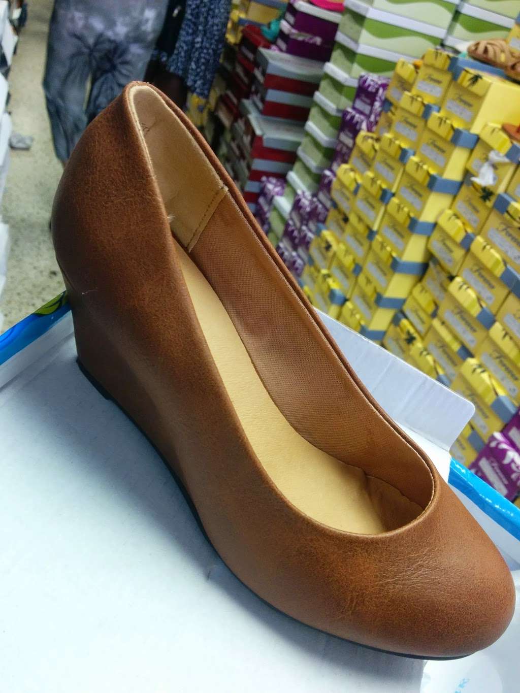 Niebla Shoes | 708 SW 17th Ave, Miami, FL 33135, USA | Phone: (305) 642-2219