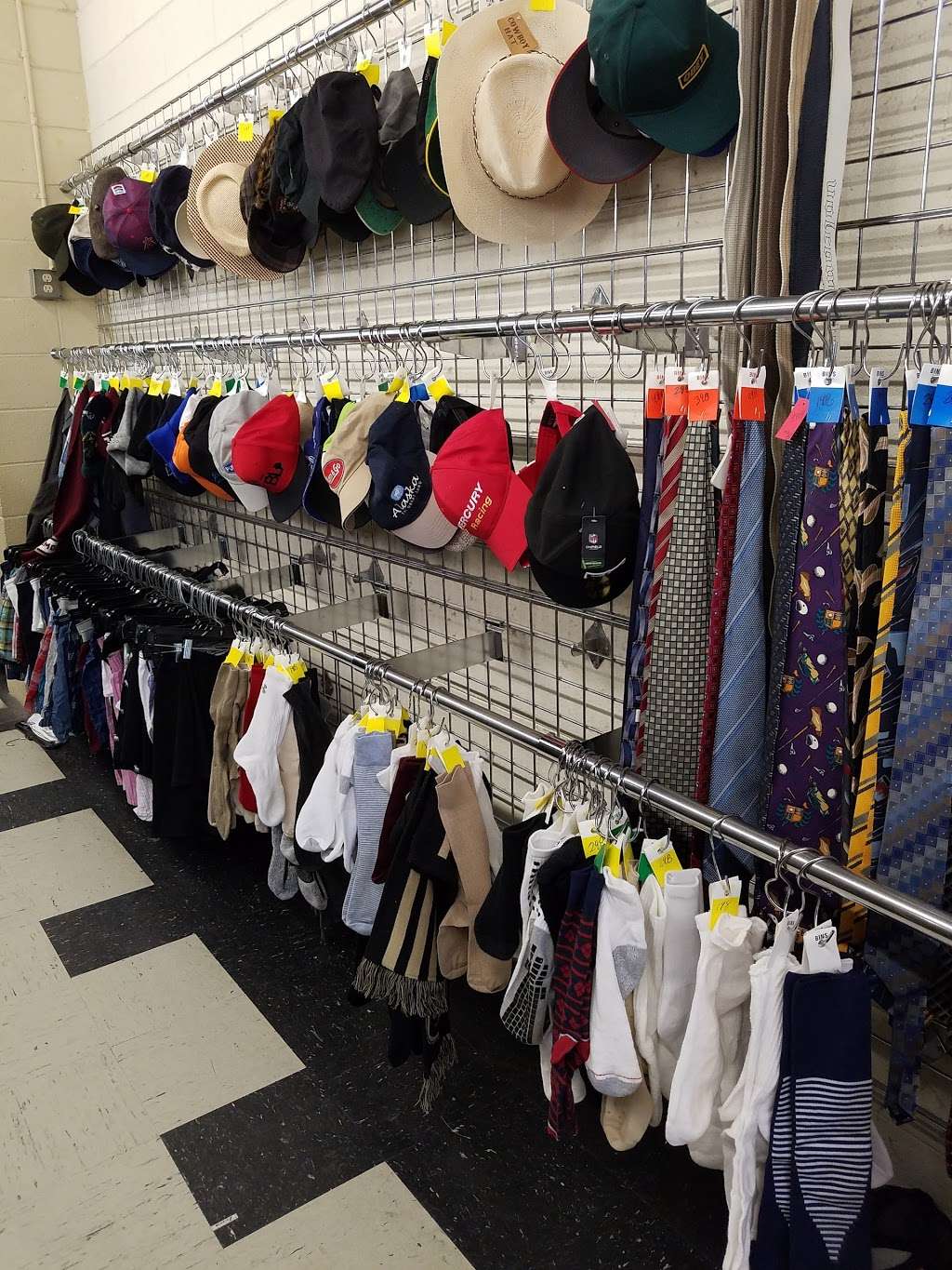 Veterans Thrift Store, 1190 S Garey Ave, Pomona, CA 91766, USA