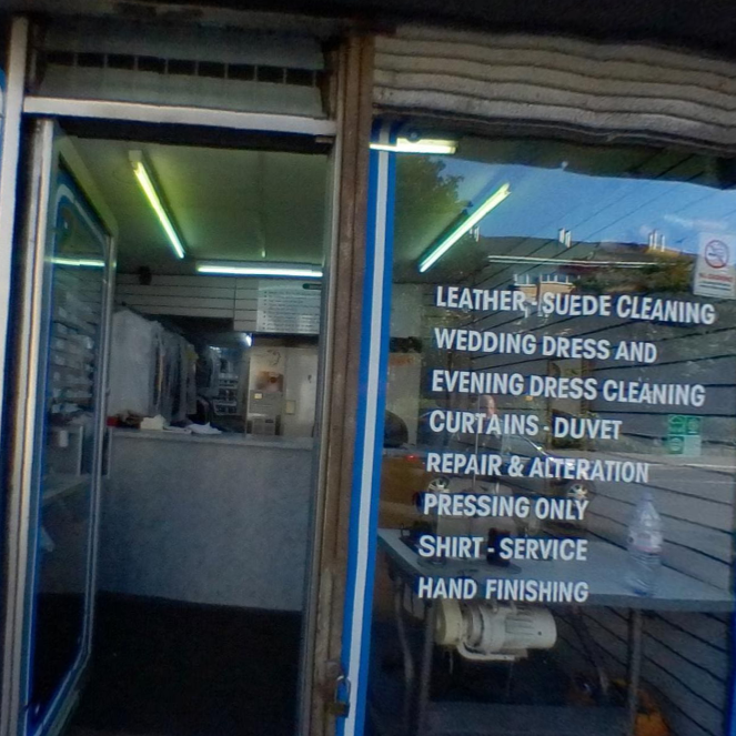 De luxe London | 251 Plaistow Rd, London E15 3EU, UK | Phone: 020 8519 8814
