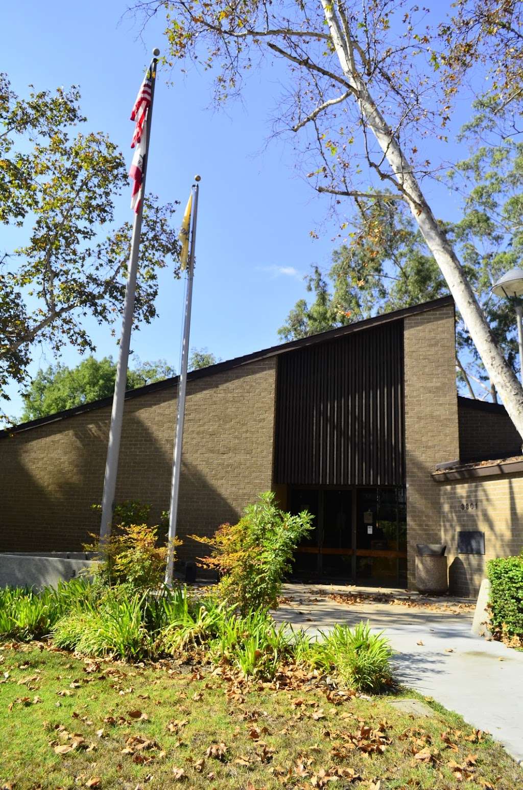 Chevy Chase Library | 3301 E Chevy Chase Dr, Glendale, CA 91206, USA | Phone: (818) 548-2046