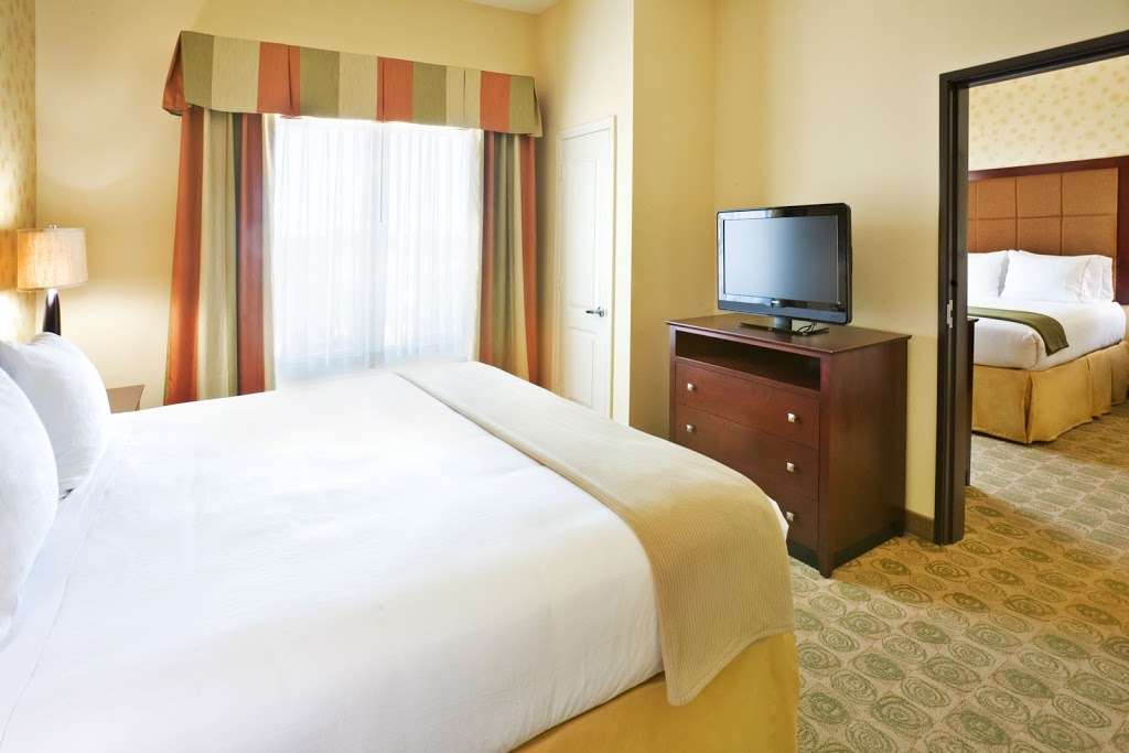 Holiday Inn Express & Suites Dallas East - Fair Park | 8703 E R L Thornton Fwy, Dallas, TX 75228, USA | Phone: (214) 660-0006