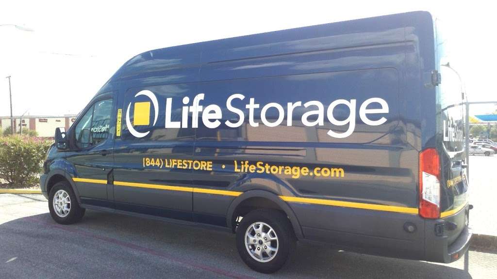 Life Storage | 9665 Marbach Rd, San Antonio, TX 78245, USA | Phone: (210) 675-2751