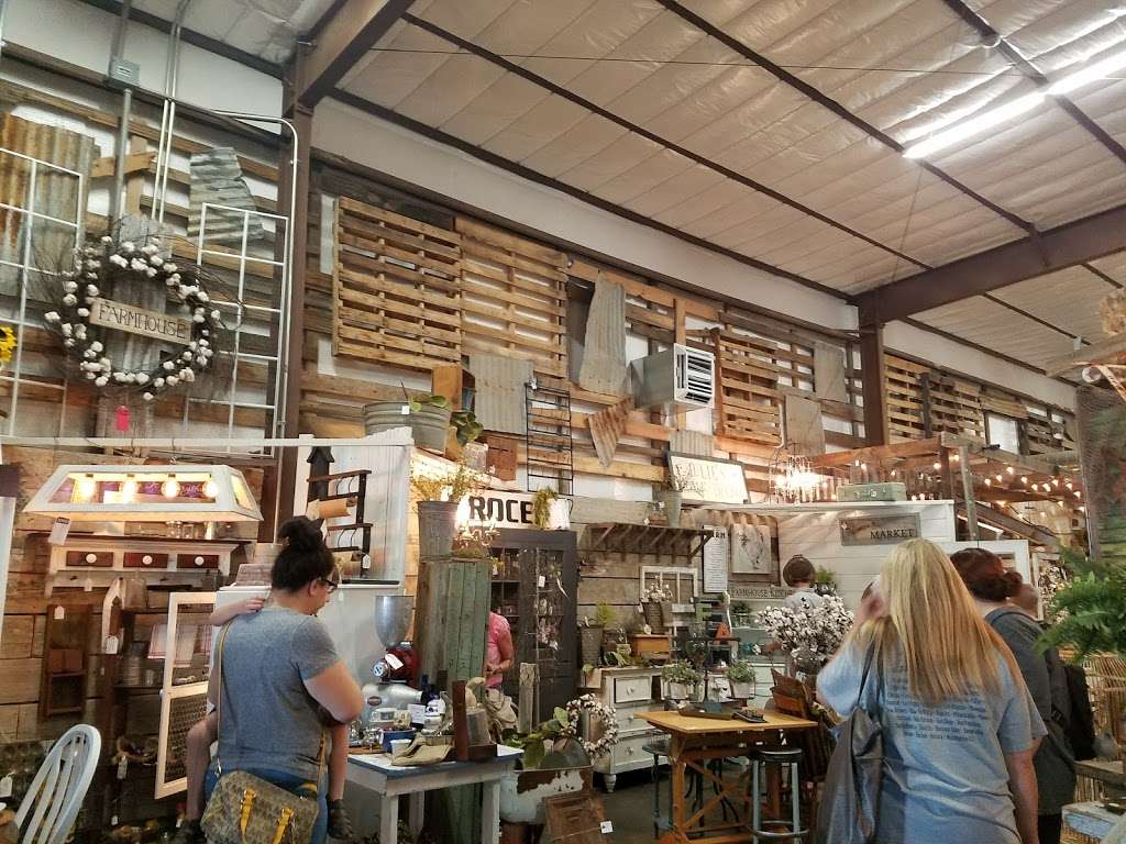 Highland Yard Vintage | 1509 N Arizona Ave, Chandler, AZ 85225, USA | Phone: (480) 622-0842