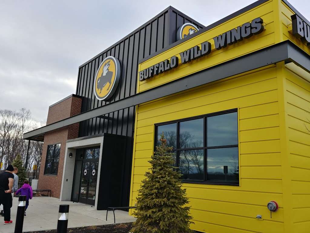 Buffalo Wild Wings | 51 Dowling Village Blvd, North Smithfield, RI 02896, USA | Phone: (401) 765-2806