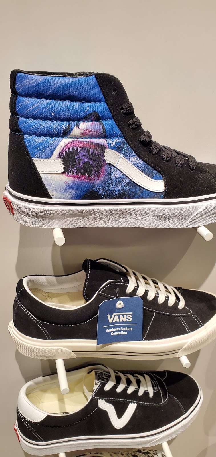 Vans | 4373 La Jolla Village Dr G4, San Diego, CA 92122, USA | Phone: (858) 458-0463