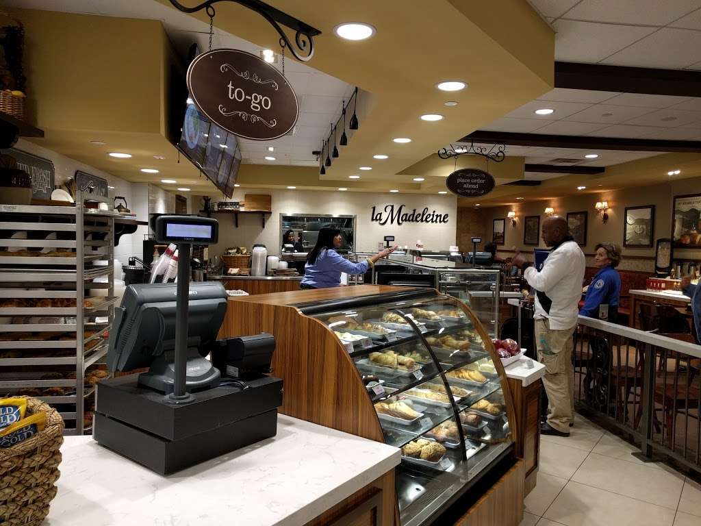 la Madeleine French Bakery & Café | Terminal A, 3200 E Airfield Dr, Dallas, TX 75261, USA