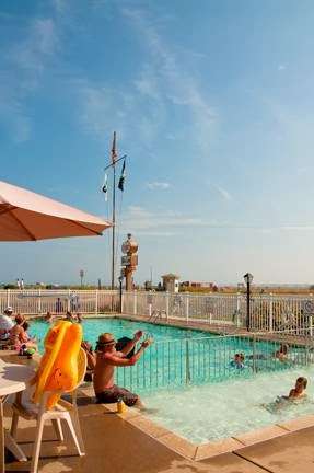 Capri Motor Lodge | 1033 Beach Ave, Cape May, NJ 08204 | Phone: (609) 884-4727