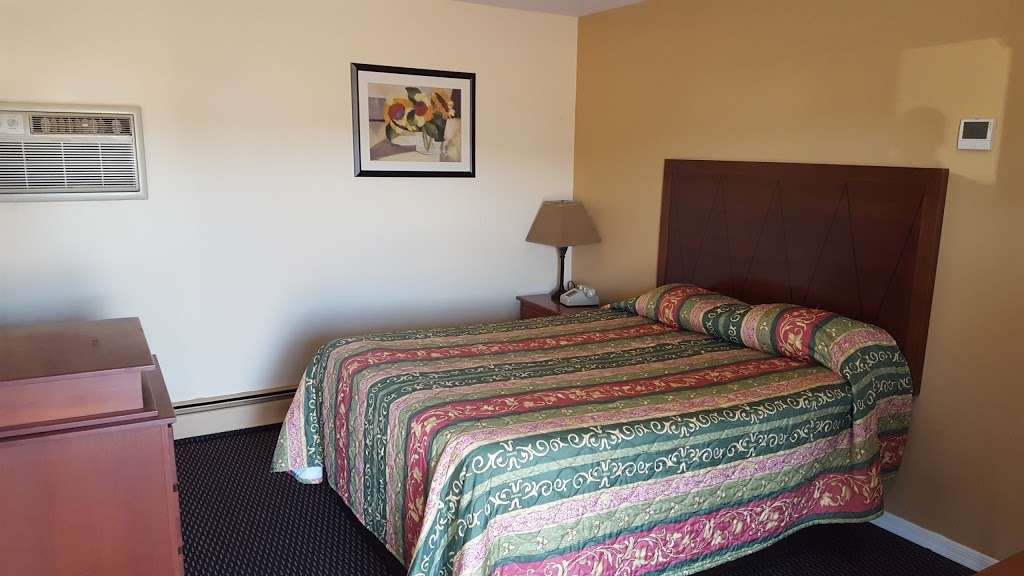 Sharns Motel | 7240 SW Hwy, Worth, IL 60482 | Phone: (708) 448-3886