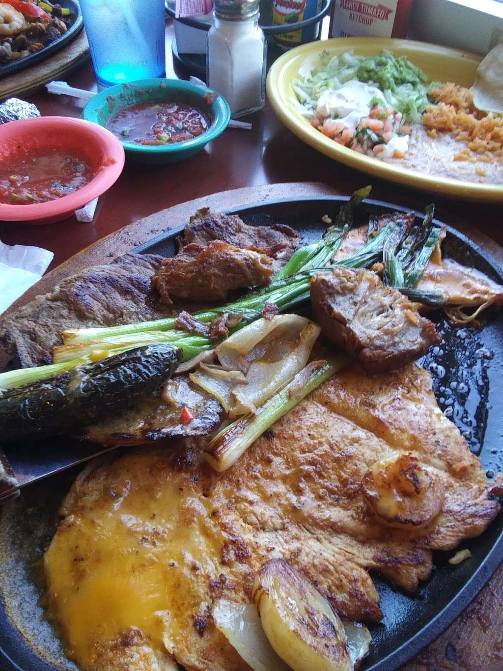 El Monterrey Mexican Restaurant | 120 E Cooper Blvd D, Warrensburg, MO 64093 | Phone: (660) 747-1600