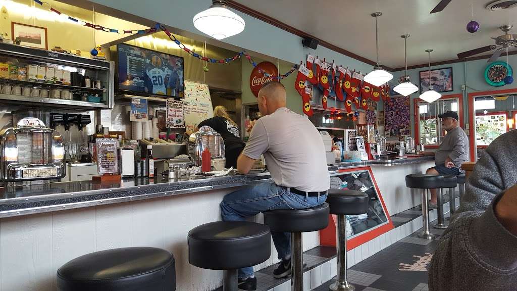 Woodys Diner | 16371 Pacific Coast Hwy, Sunset Beach, CA 90742, USA | Phone: (562) 592-2134