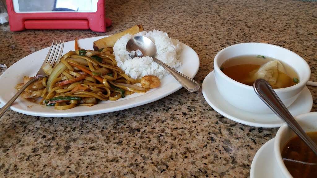 Q Q China Cafe | 10330 Hwy 6, Missouri City, TX 77459 | Phone: (281) 431-7777