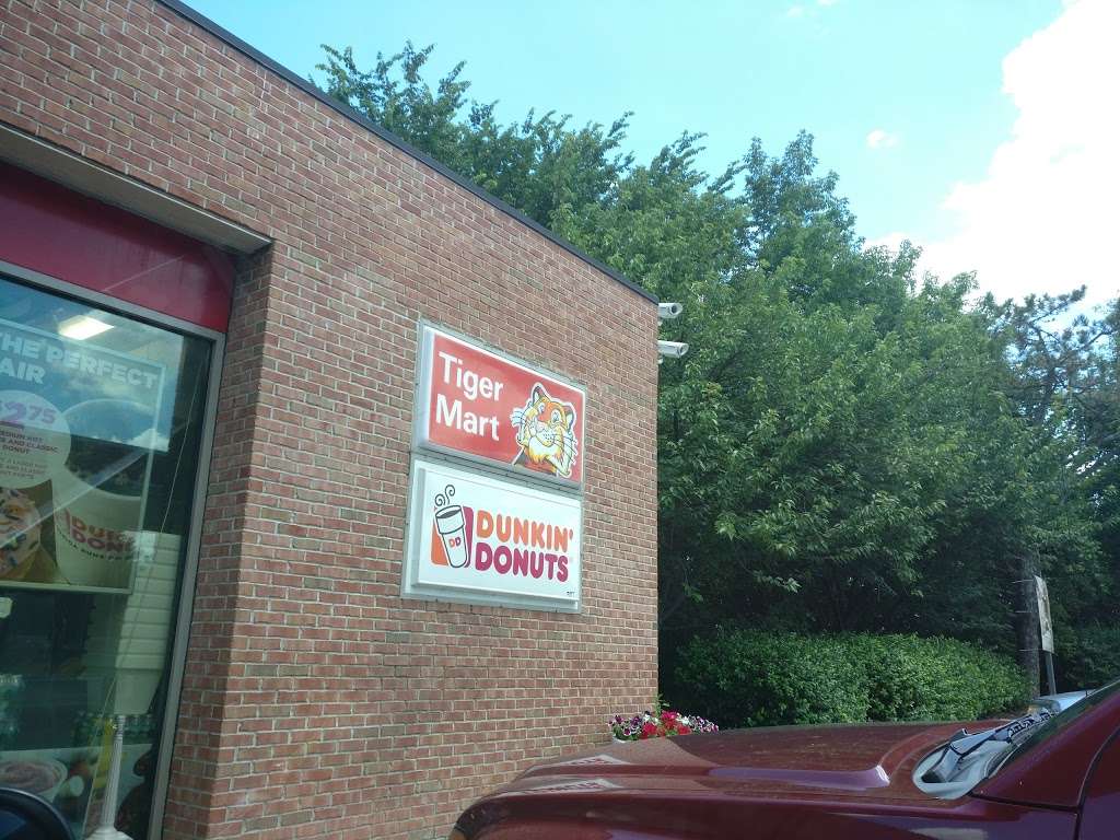 Dunkin Donuts | 68 Route 173 Exxon Station, Hampton, NJ 08827 | Phone: (908) 735-0220