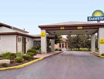 Days Inn by Wyndham Plainfield | 2245 East Perry Rd, Plainfield, IN 46168, USA | Phone: (317) 279-4562