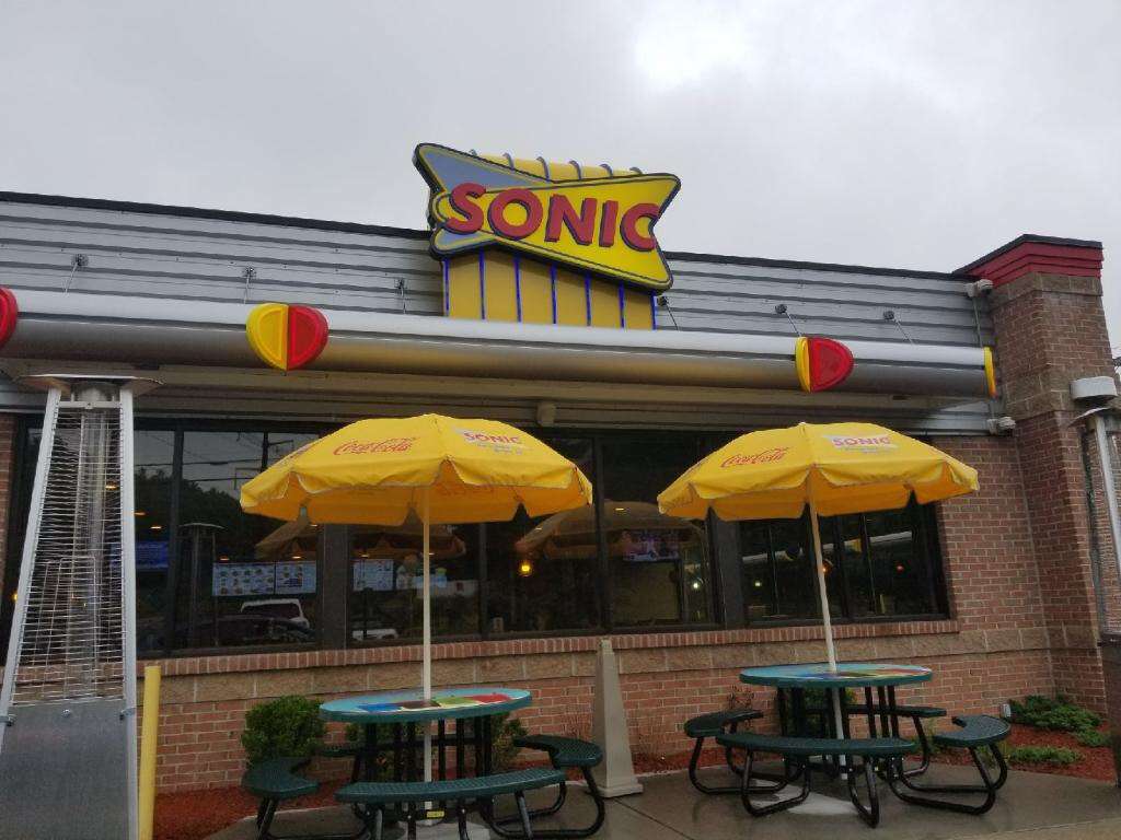 Sonic Drive-In | 393 Putnam Pike, Smithfield, RI 02917, USA | Phone: (401) 349-2152