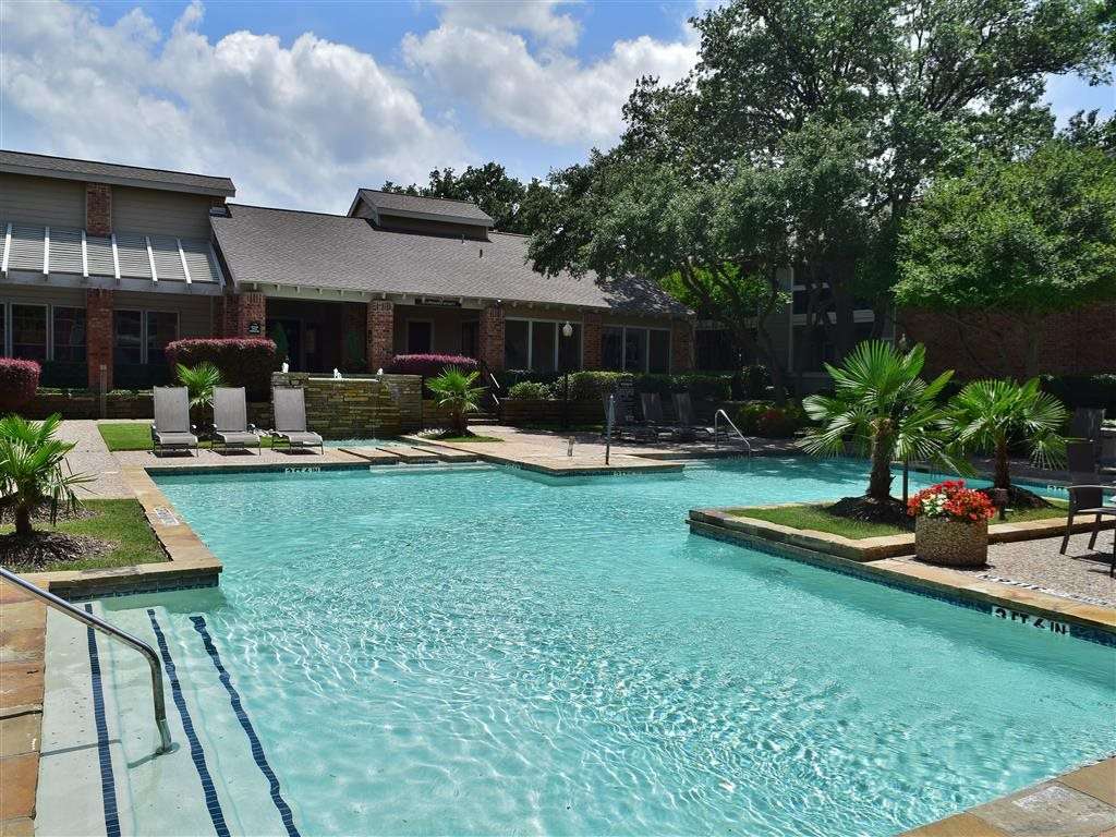 Bristol Apartment Living | 4055 Frankford Rd, Dallas, TX 75287, USA | Phone: (855) 328-4429