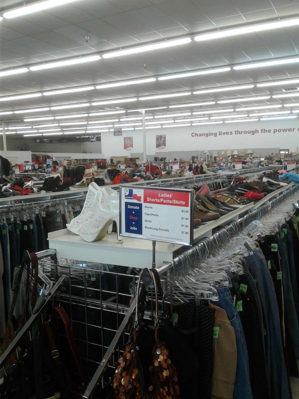 Goodwill Houston Select Stores | 10998 Fuqua St, Houston, TX 77089 | Phone: (281) 741-3158