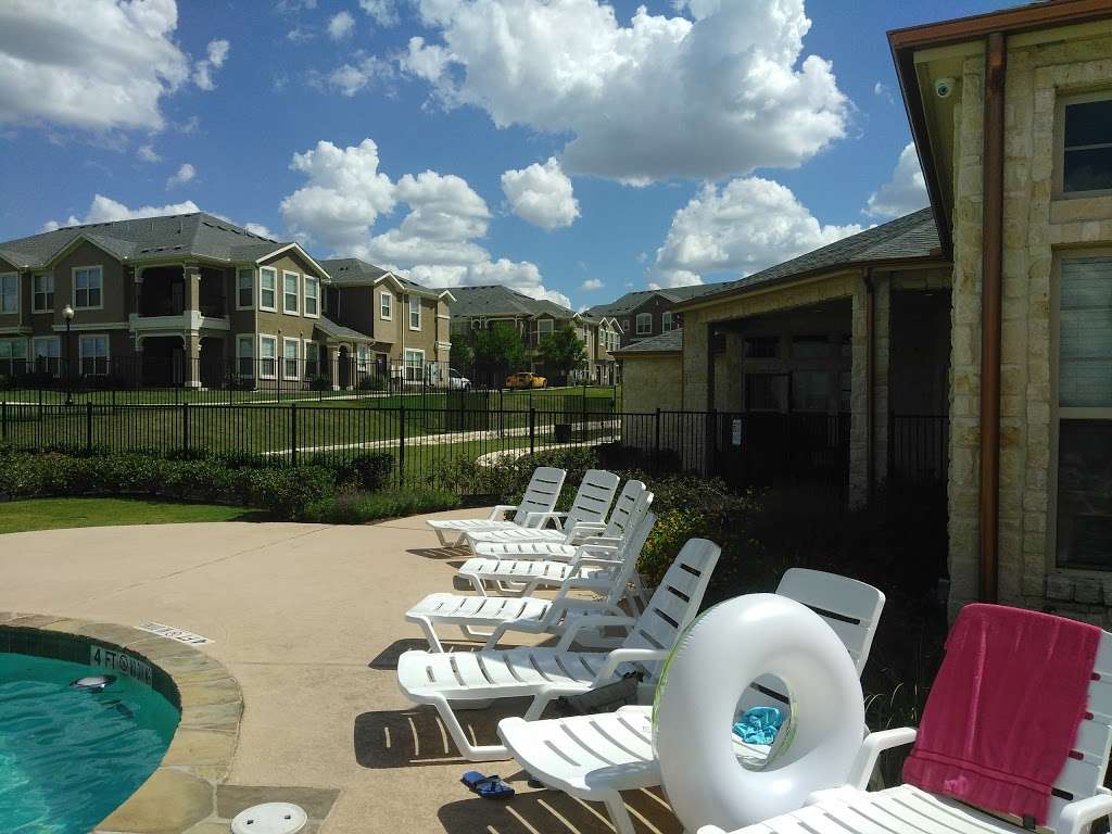 Swimming Pool | 5525 Mansions Bluffs, San Antonio, TX 78245